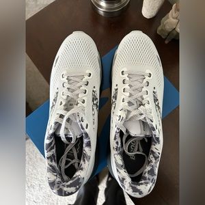 Brooks Ghost 15 women’s running shoes